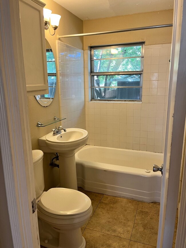 Bathroon - 1341 E 38th Pl