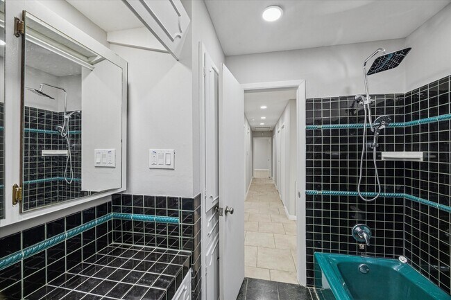 Building Photo - 1703 Raintree Dr