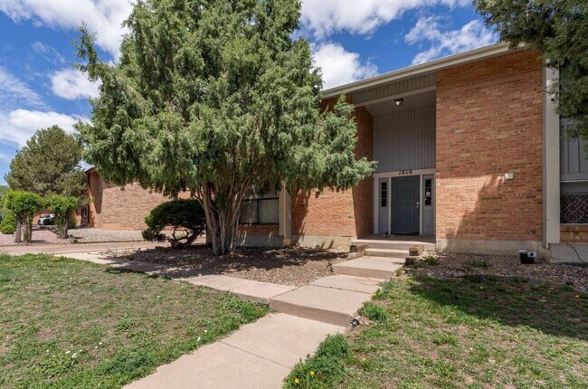 Building Photo - 1010 Holli Springs Ln