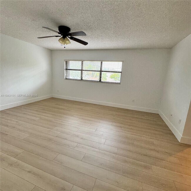 Building Photo - 9023 SW 113th Pl Cir W