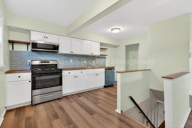 Building Photo - 437 Lancashire Rd