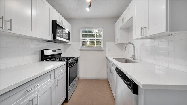 Building Photo - 2503 Delano St