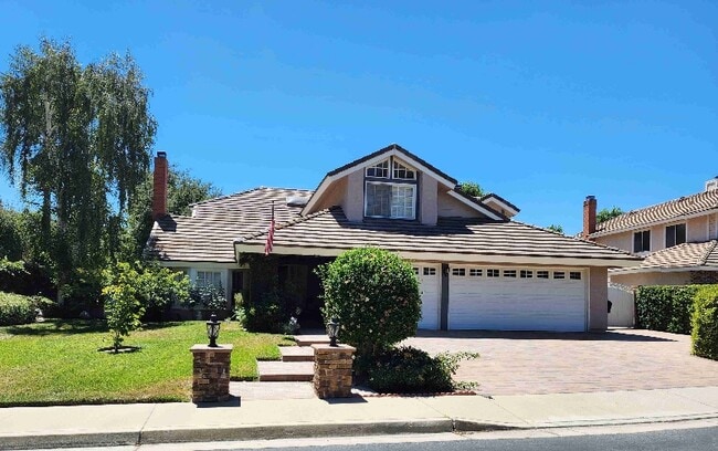 Primary Photo - 2579 Roadrunner Dr