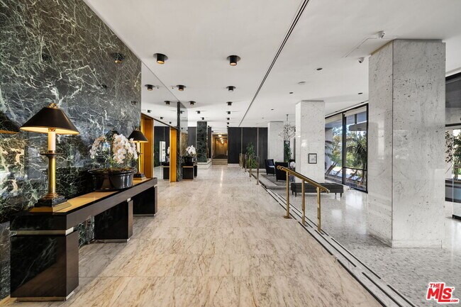 Building Photo - 10450 Wilshire Blvd