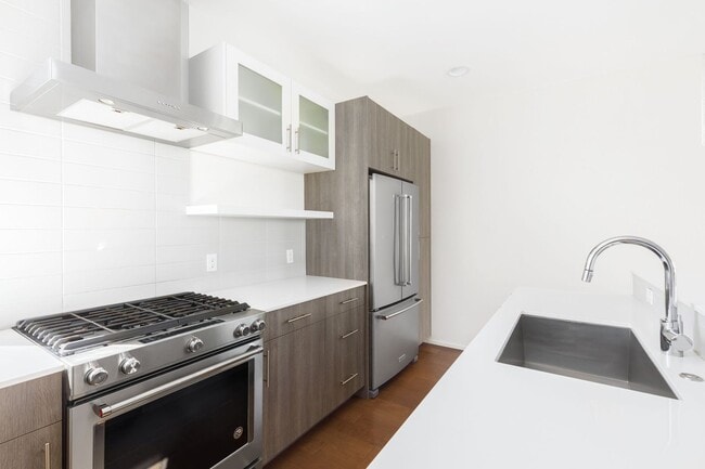 Building Photo - 2 Bedroom 2 Bath Townhome with Rooftop Deck in Crown Hill