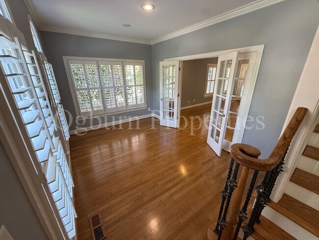 Building Photo - 4BR/2BA/2-0.5BA Custom Home in Greenbrier Farm!