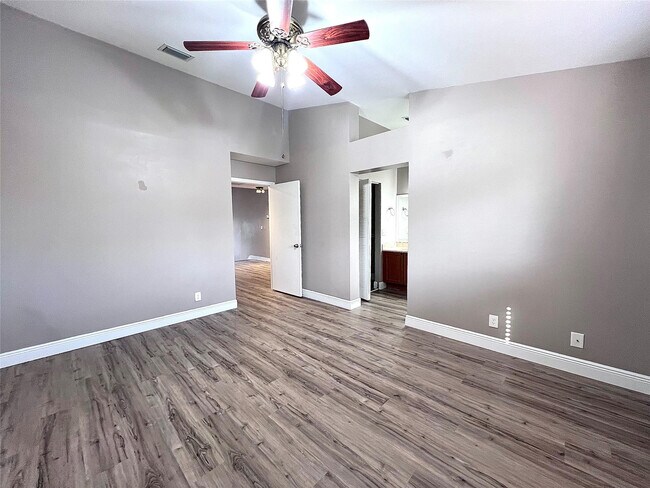 Building Photo - 2246 Discovery Cir W