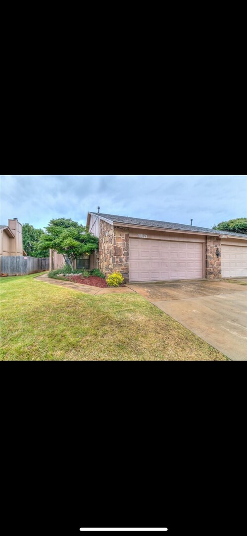 Building Photo - Perfect Duplex in Quiet, Cozy Shadowlake