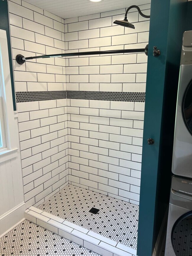 Building Photo - "Character Revived" Etowah Home and Guest House