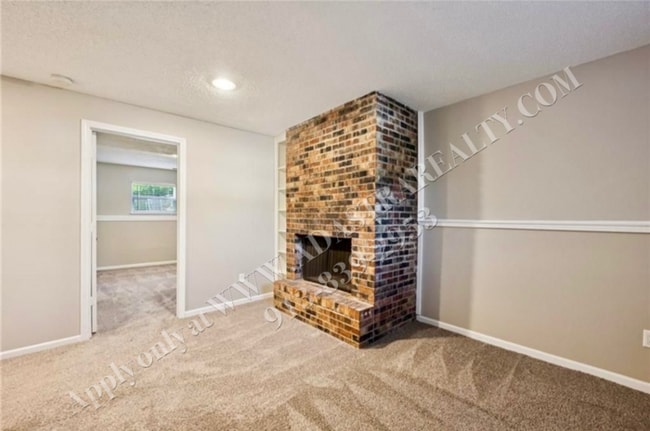 Building Photo - Adorable 3 Bed 2 Bath Duplex in Olathe-coming SOON!!