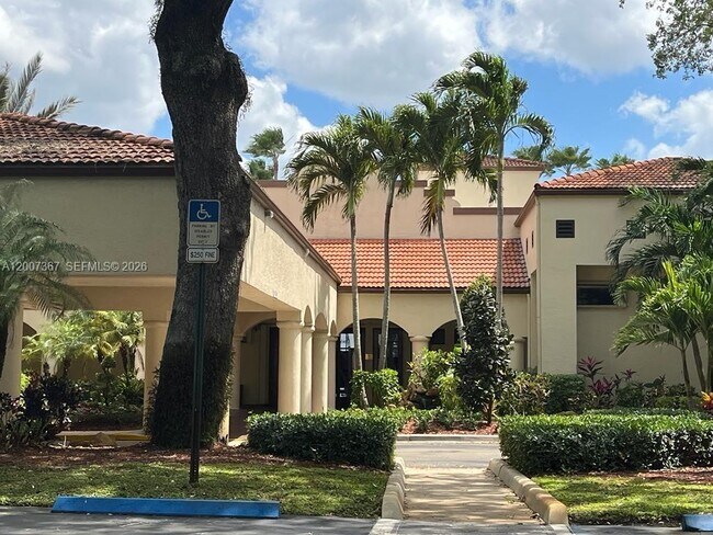 Building Photo - 1518 Whitehall Dr