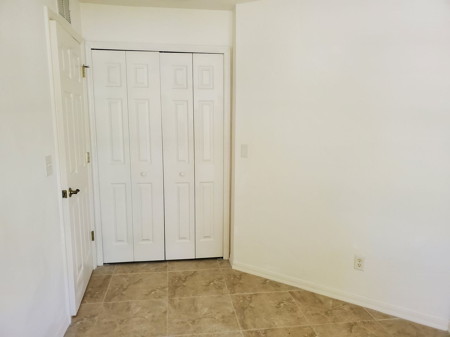 Building Photo - Greenbriar Location!  3 bedroom 2 bath 2 car garage!