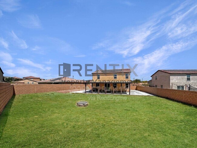 Building Photo - 15739 Yosemite St