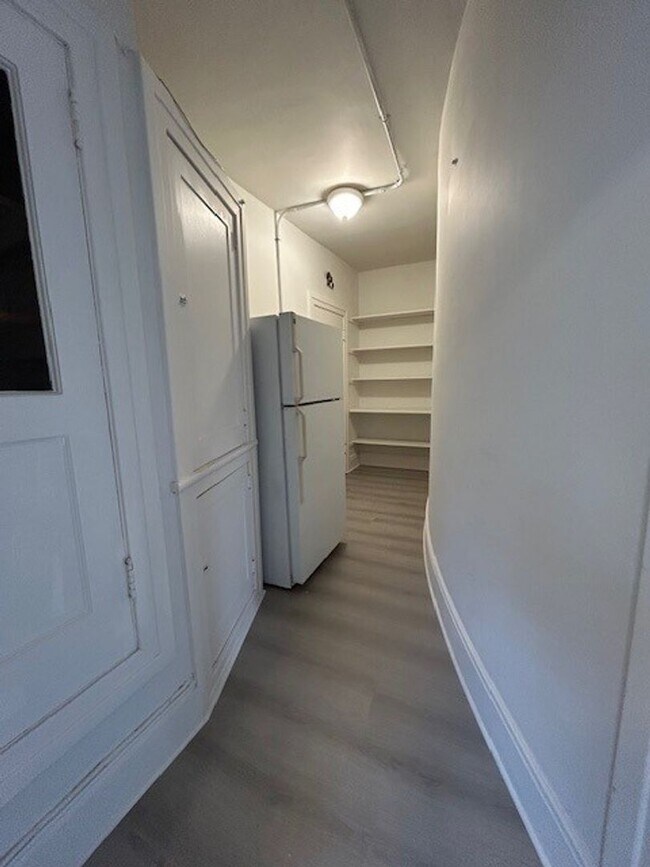 Building Photo - Spacious Remodeled 1 Bedroom conveniently located in downtown Berkeley