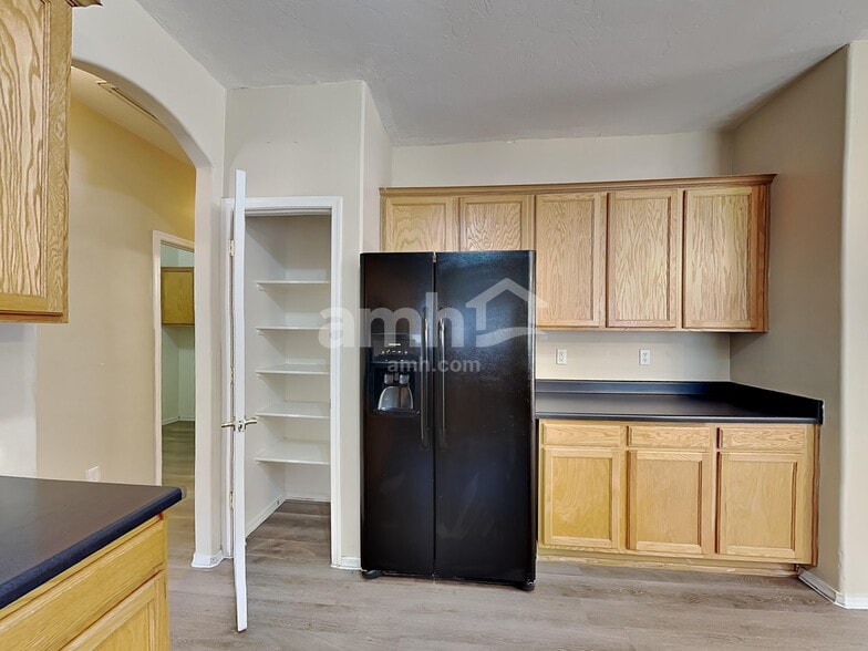 Building Photo - 6653 S Stratosphere Ln