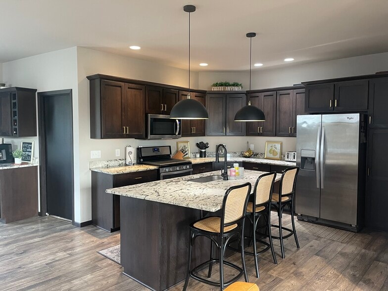 Building Photo - 5370 Little Bluestem Dr