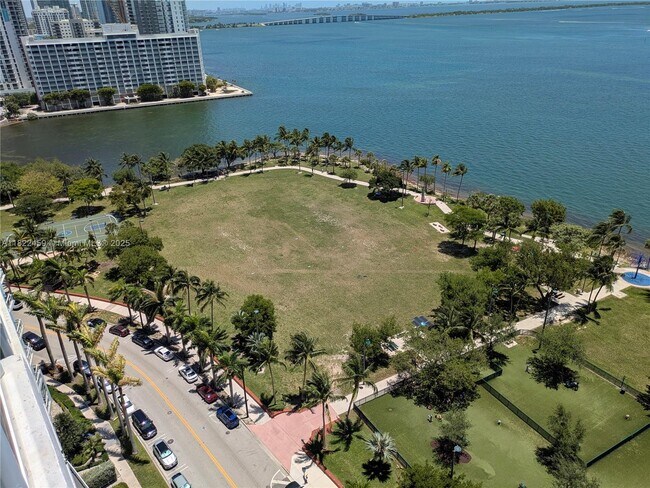 Building Photo - 1800 N Bayshore Dr