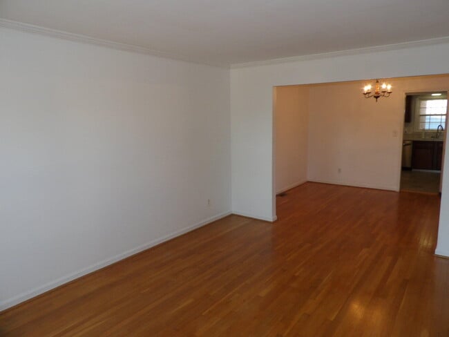 Building Photo - 837 Malabu Dr