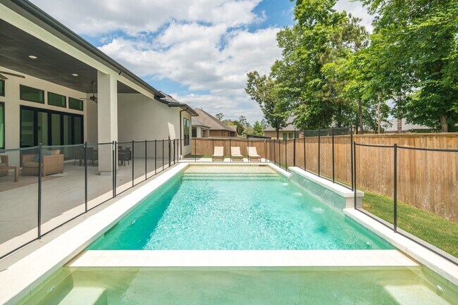 Building Photo - 10561 Lake Palmetto Dr