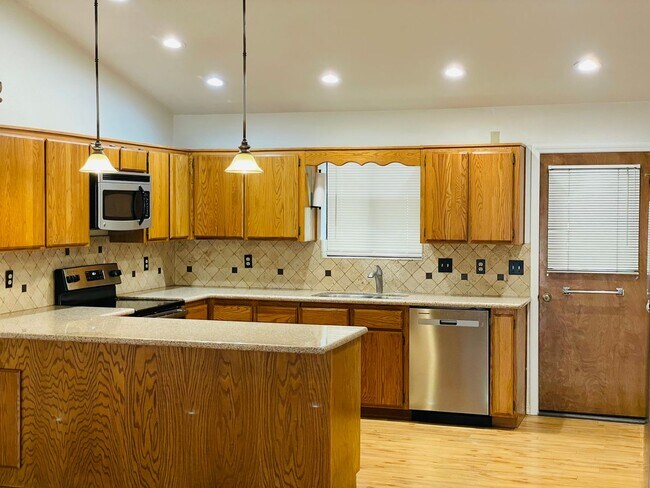 Building Photo - 155 Canyon Diablo Rd