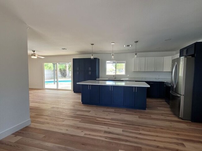 Building Photo - Stunning Completely remodeled 4-bedroom wi...