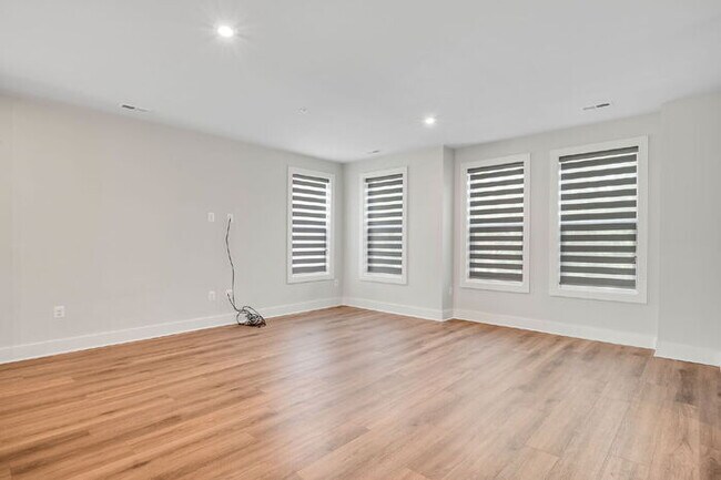 Building Photo - For Rent: Spacious 3-Bedroom Condo in the Heart of Richmond