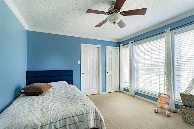 Building Photo - 20307 Hampshire Rocks Dr