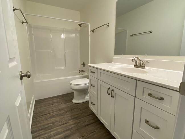 Building Photo - Pristine Duplex with Hardwood Floors and M...