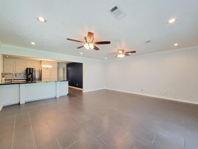Building Photo - 1234 W 31st St