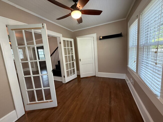 Building Photo - Gorgeous 4 Bed, 3 Bath Haymount Home
