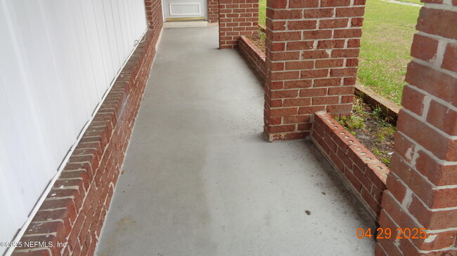 Building Photo - 1204 Crown Dr