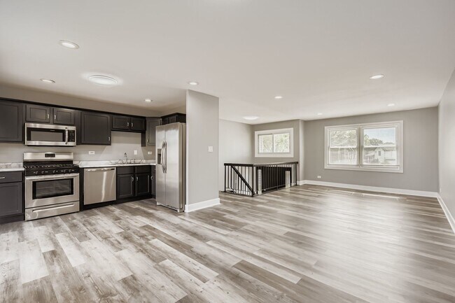 Building Photo - 5611 Allemong Dr