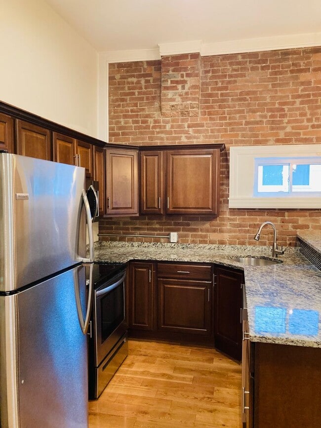Building Photo - 1207 Reddour St