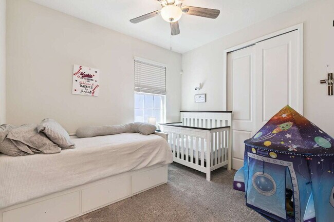 Building Photo - Discover Comfort and Space in this 4-Bed, 2-Bath Orlando Gem!