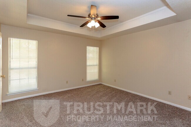 Building Photo - 800 Silver Creek Dr