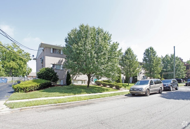 Building Photo - Pine Apartments