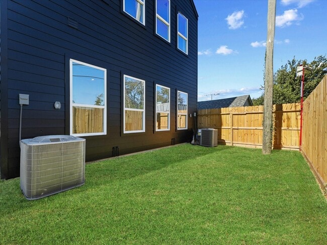 Building Photo - 8324 Williamsdell St