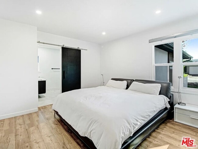 Building Photo - 7425 W 88th Pl