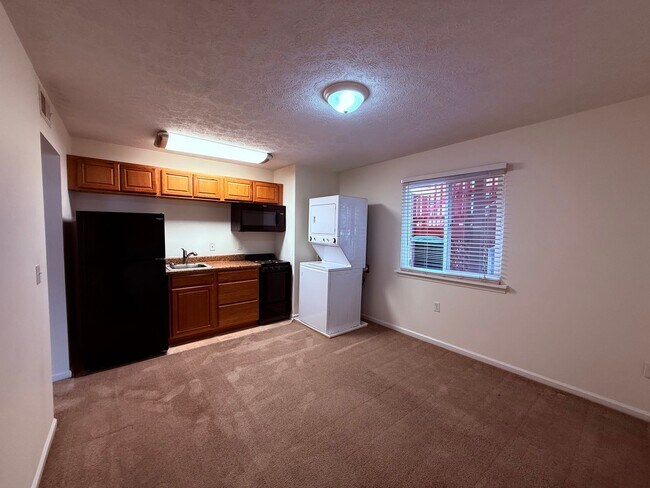 Building Photo - 1 Bedroom, 1 Bath Apartment