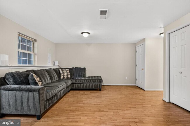 Building Photo - 45547 Hutchens Square