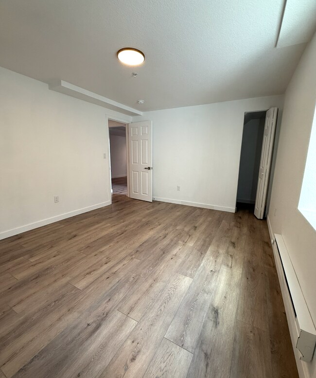Building Photo - 5080 E Warren Ave