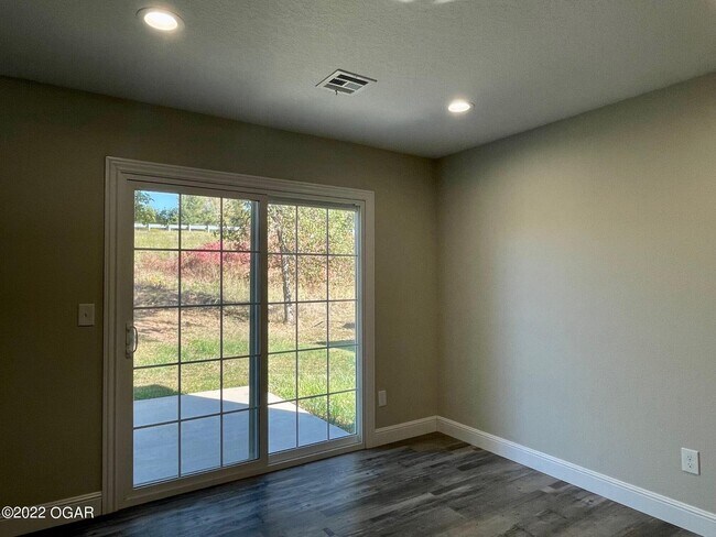 Building Photo - 1121 E 42nd St