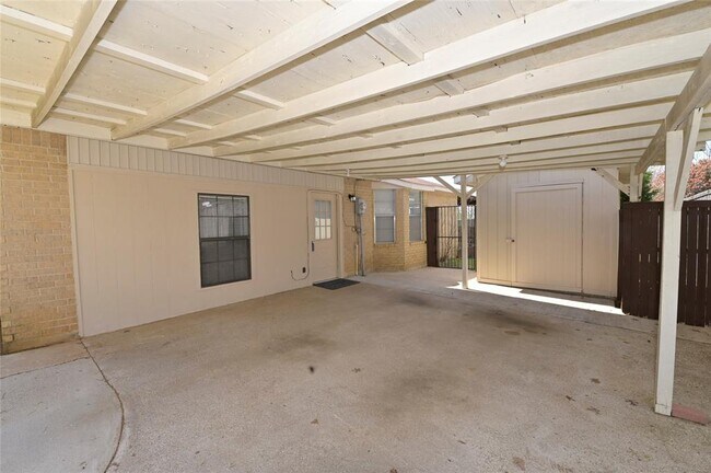 Building Photo - 112 Forestwood Dr