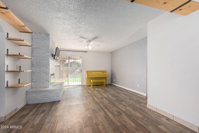 Building Photo - 10047 N 48th Ave