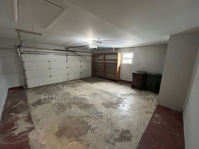 Building Photo - 5713 Daphne Ln