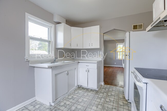 Building Photo - 3345 N 36th Ave