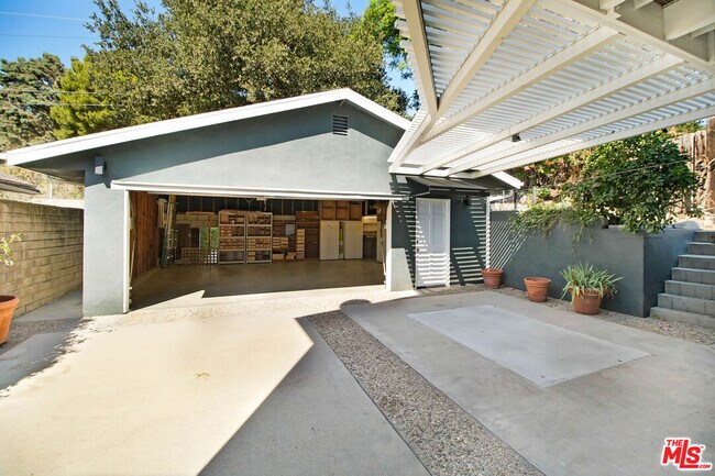 Building Photo - 2401 Olive Ave
