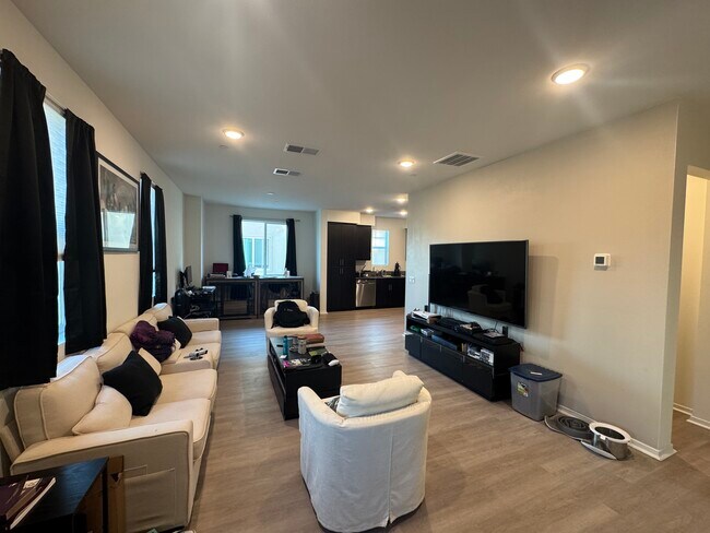 Building Photo - 5503 Sandcliff Ln