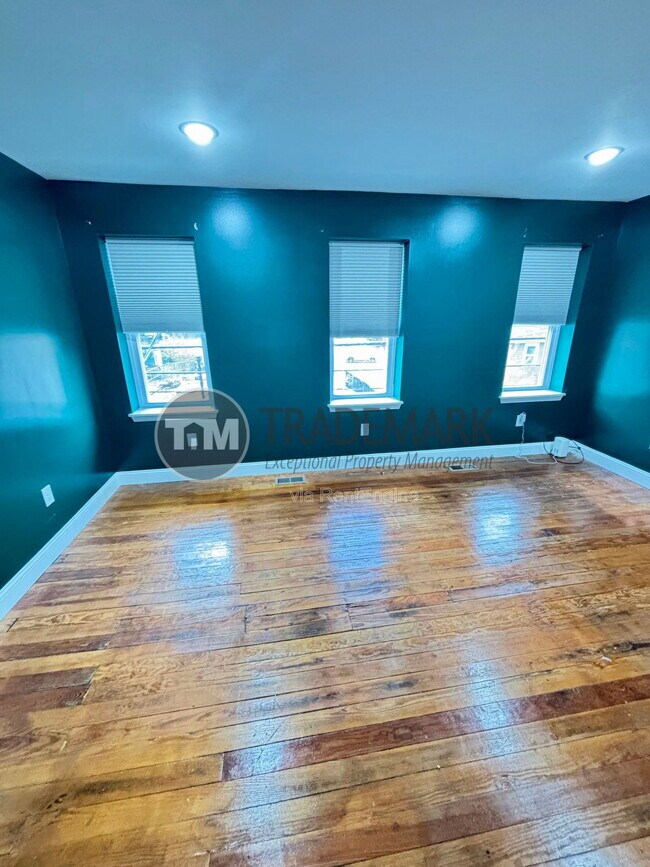 Building Photo - 758 Manor St