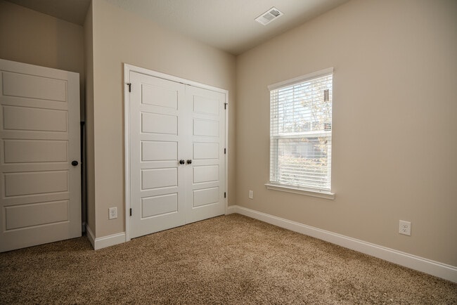 Building Photo - 600 Trellis Square